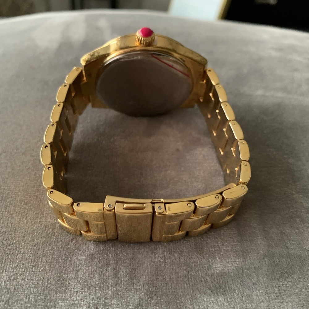 ✨NEVER USED Gold Betsey Johnson Watch✨ - Picture 4 of 7